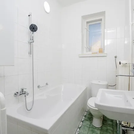 House With Garden Veronika