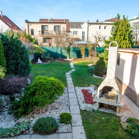 House With Garden Veronika Hébergement de vacances *